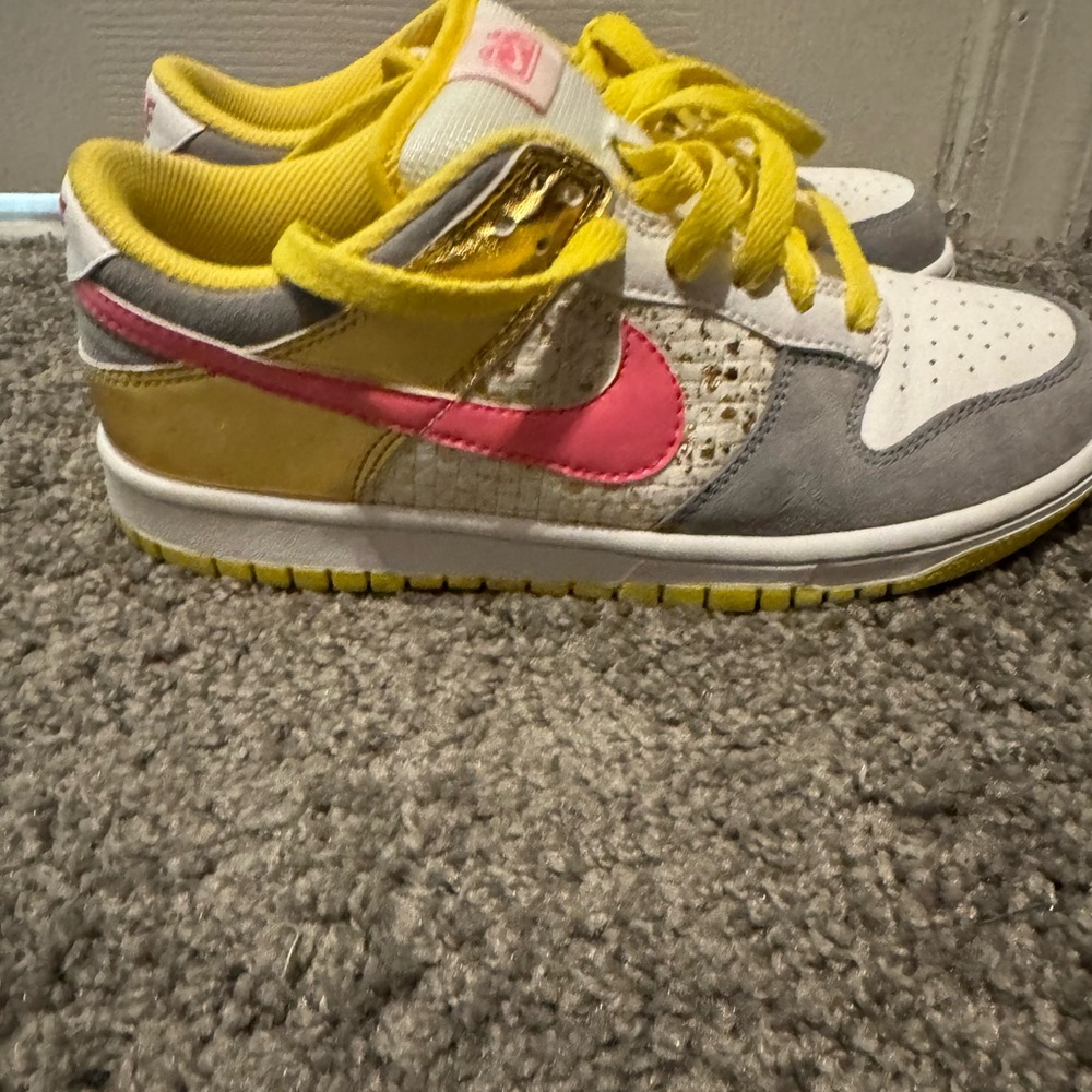 Nike dunk low womens 6.5 new never worn